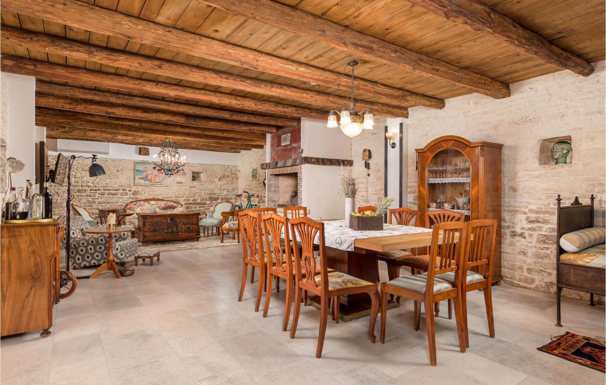 Amazing Home In Foli With Kitchen Экстерьер фото