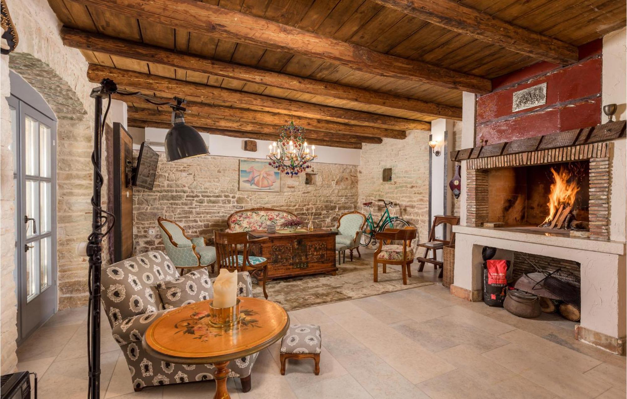 Amazing Home In Foli With Kitchen Экстерьер фото
