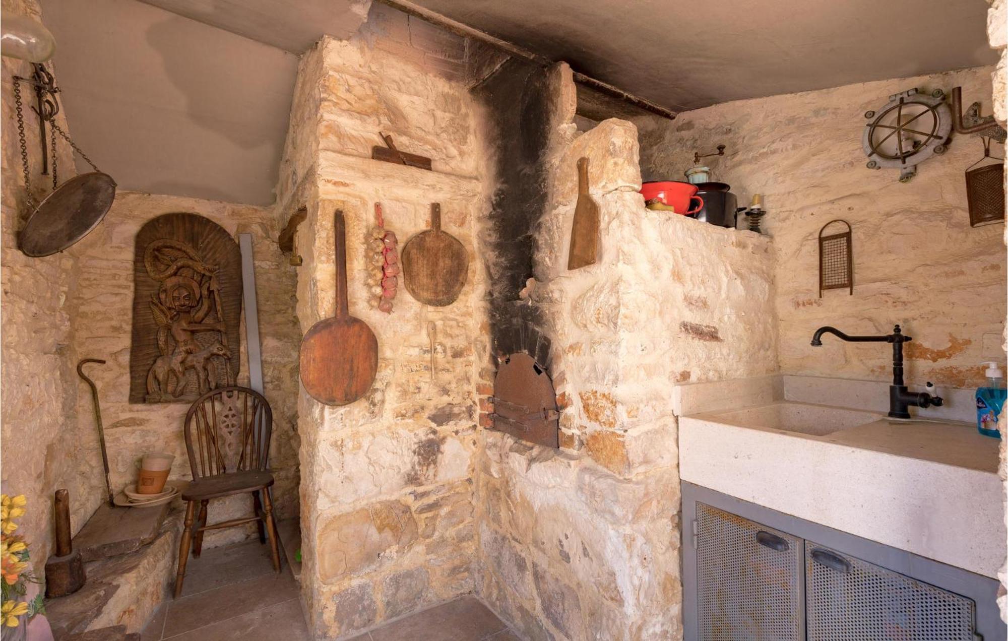 Amazing Home In Foli With Kitchen Экстерьер фото